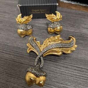 Avon 1994 Elegant Acorn Collection Earrings And Brooch